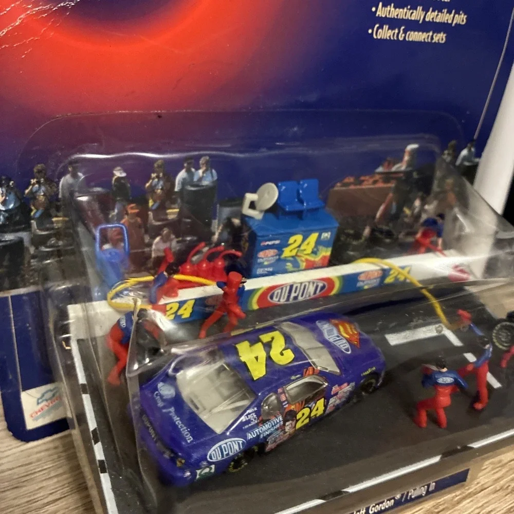 Vntg‎ 1999 Hasbro Winners Circle Pit Row Series Jeff Gordon Pulling In 1:64